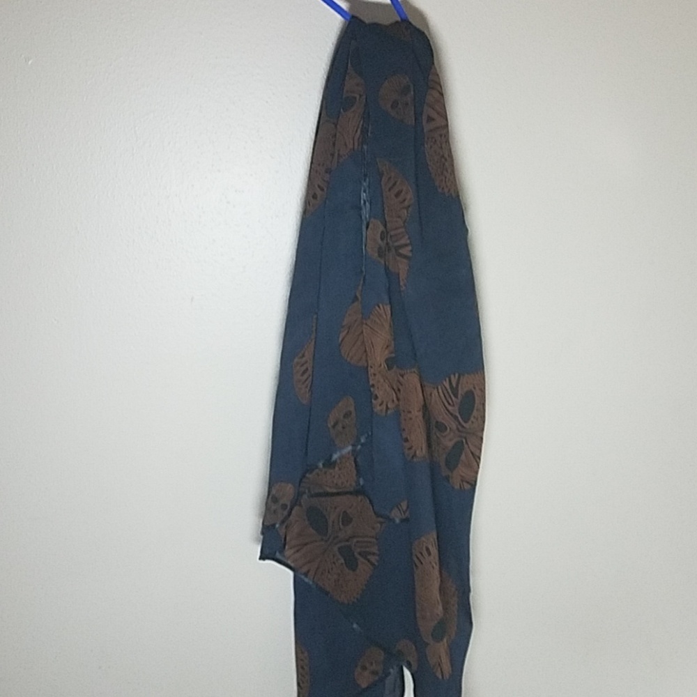 NEW skull scarf